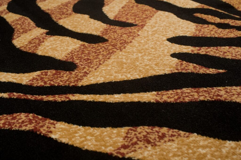 Tapis Atlas Noir Marron Motif Animalier Tigre