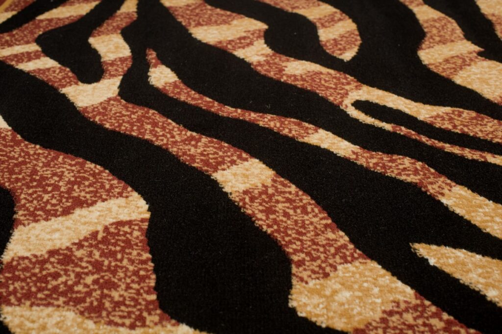 Tapis Atlas Noir Marron Motif Animalier Tigre