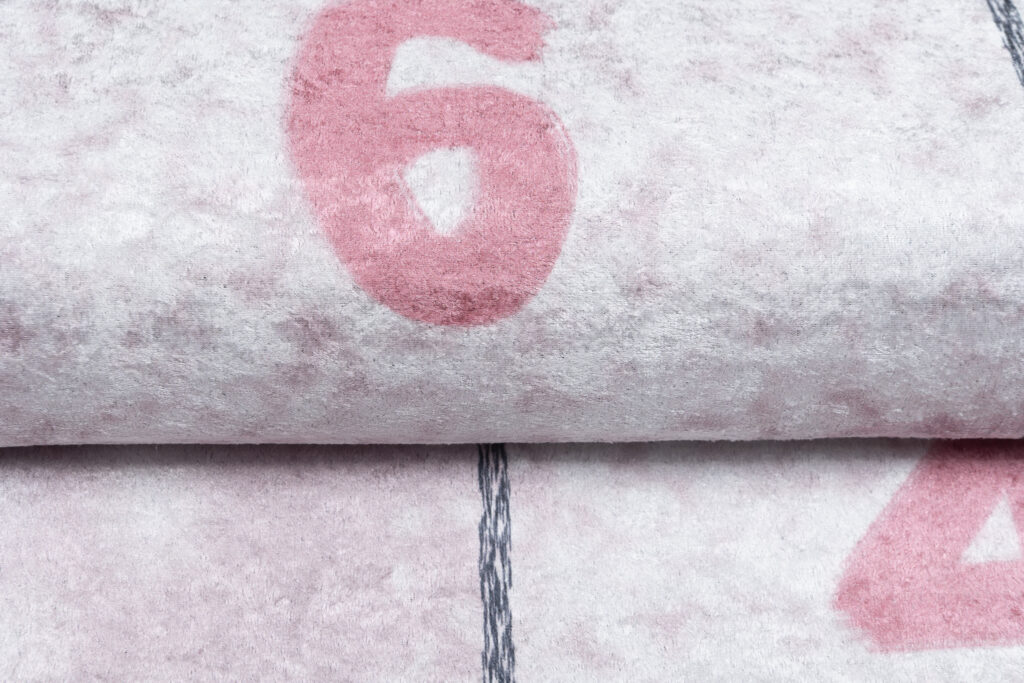 Tapis Emma Enfant Rose Lapins Marelle Antidérapant