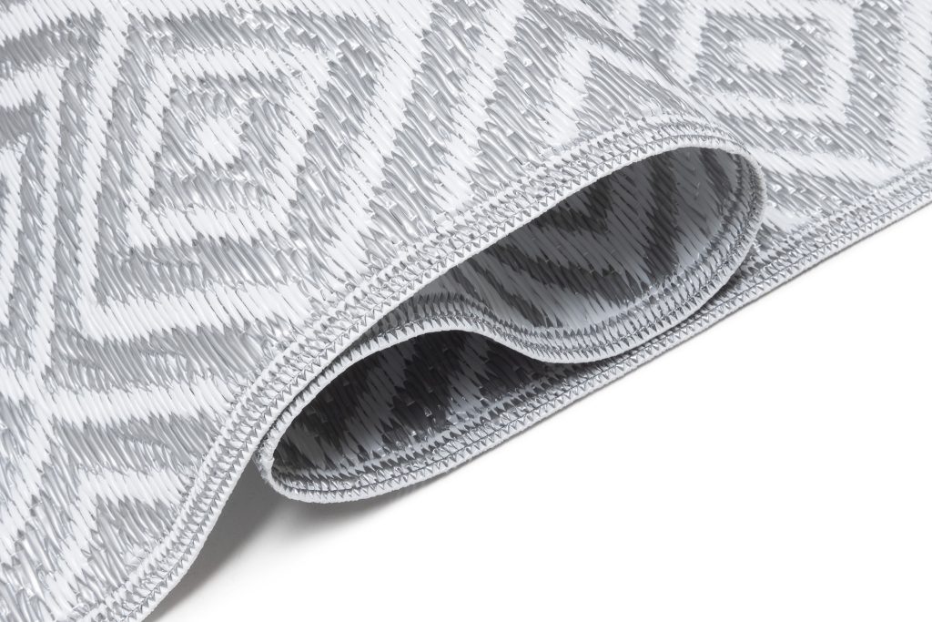 Tapis Ibiza Extérieur Réversible Imperméable Gris Blanc Losanges