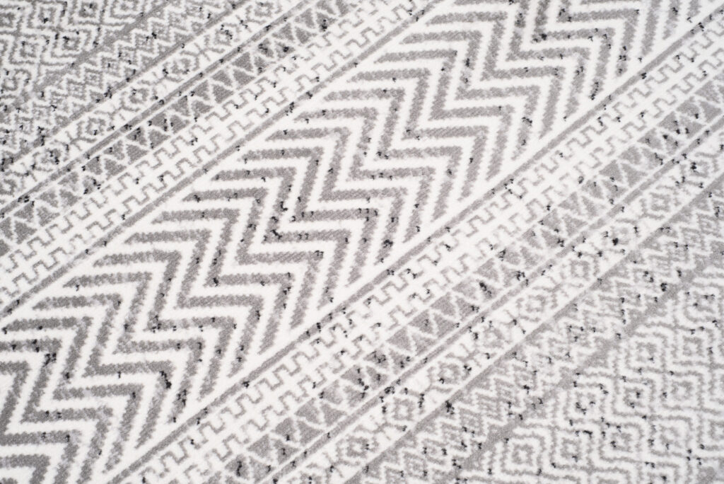 Tapis Juno Moderne Motif Ethnique Gris Foncé Crème Noir Doux Fin
