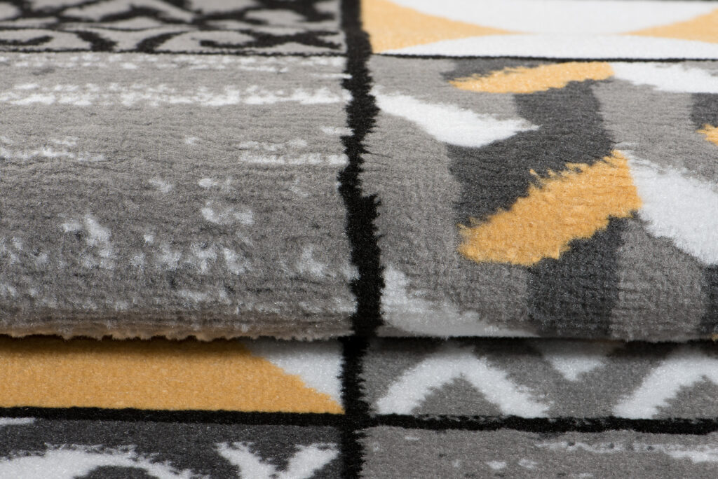 Tapis Maya Gris Jaune Carrés Mosaïque