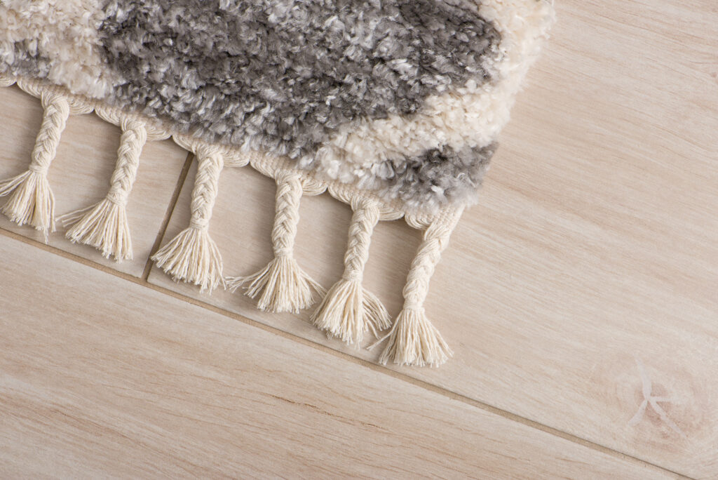 Tapis Versay Gris Crème Géométrique à Franges