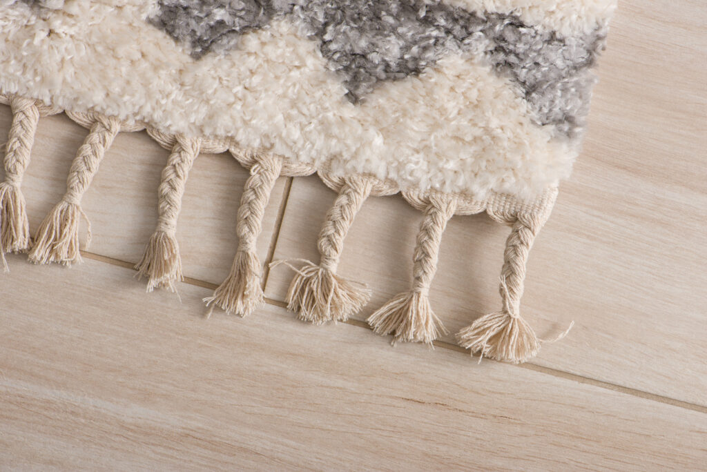 Tapis Versay Crème Gris Ethnique à Franges