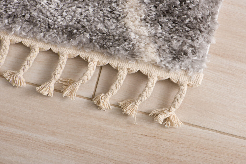 Tapis Versay Gris Crème Zigzags à Franges