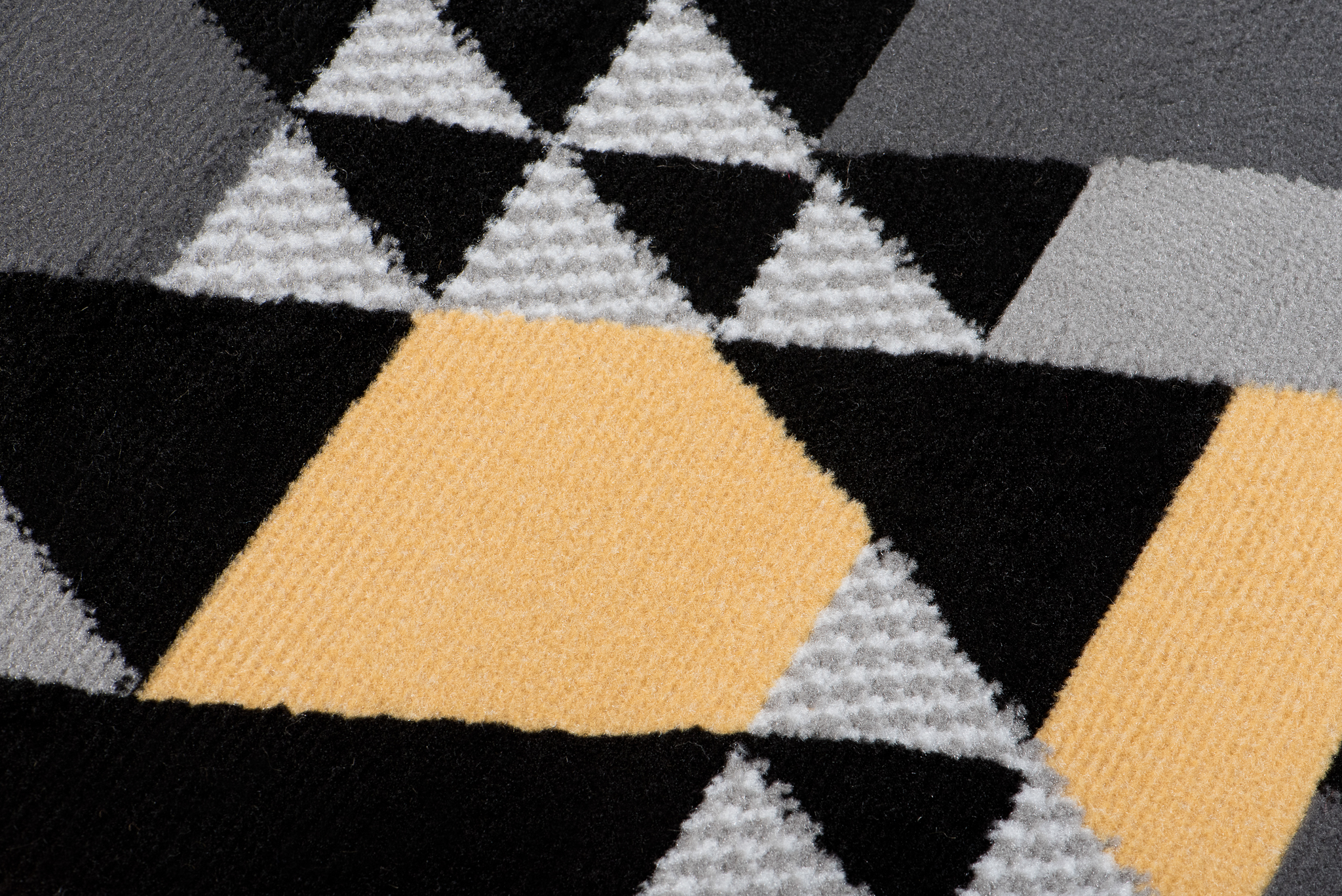 Tapis de Couloir Maya Gris Jaune Géométrique à Triangles
