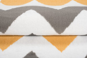 Tapis de Couloir Maya Gris Jaune Géométrique en Zigzag