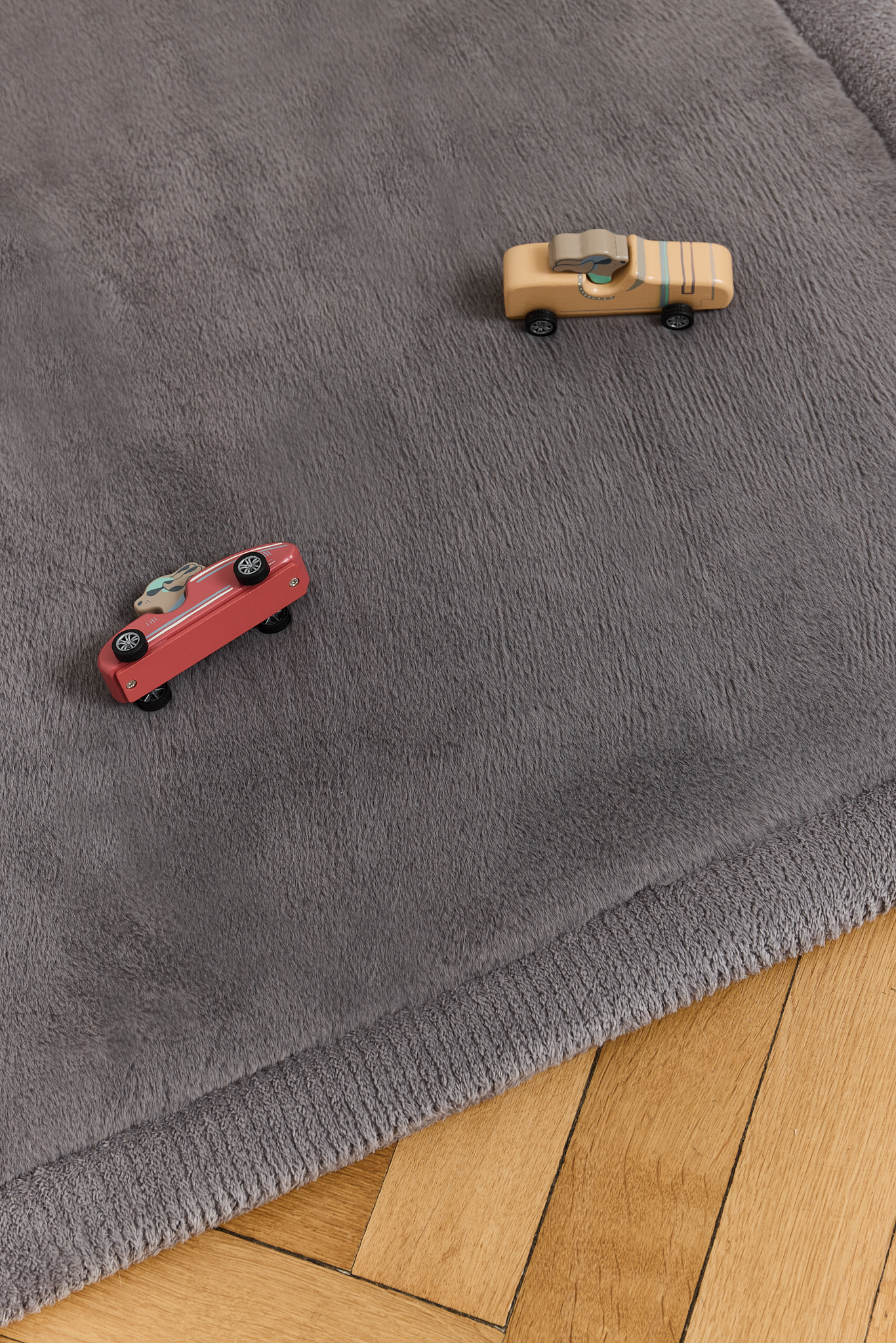 Tapis Enfant Fluffin Carré Gris Foncé